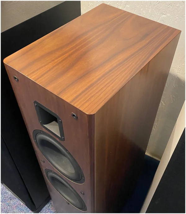 Montana M0!5 speakers top