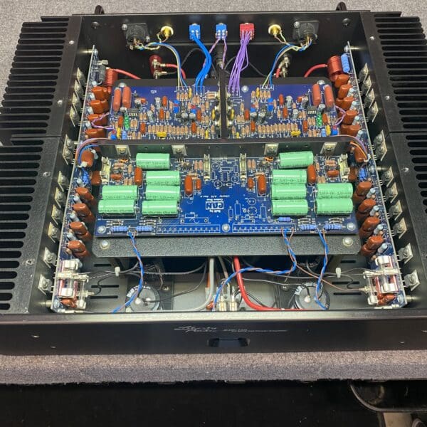 Liberty B2B100 Amplifier inside