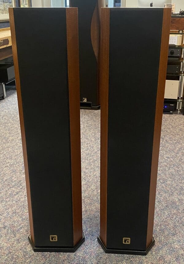 PBN Audio Montana SP3 Loudspeaker in a beautiful Oak crosscut fiddleback finish.