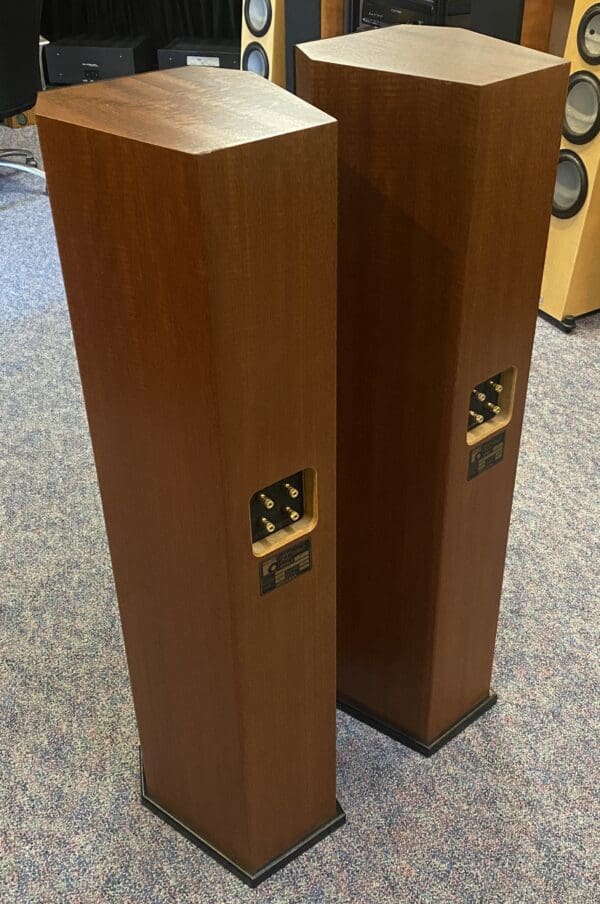 PBN Audio Montana SP3 Loudspeaker in a beautiful Oak crosscut fiddleback finish.