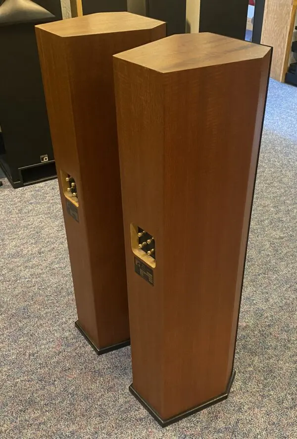 PBN Audio Montana SP3 Loudspeaker in a beautiful Oak crosscut fiddleback finish.